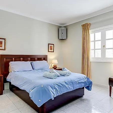 Villa Lola *